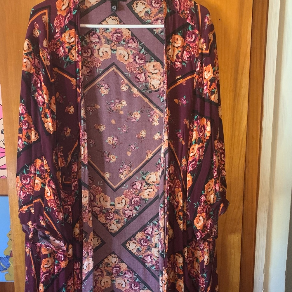 Torrid BURGUNDY FLORAL SCARF PRINT KIMONO Size 3/4